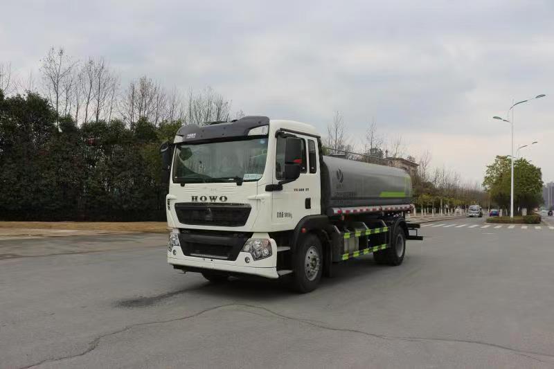 重汽豪沃 14.1 方洒水车