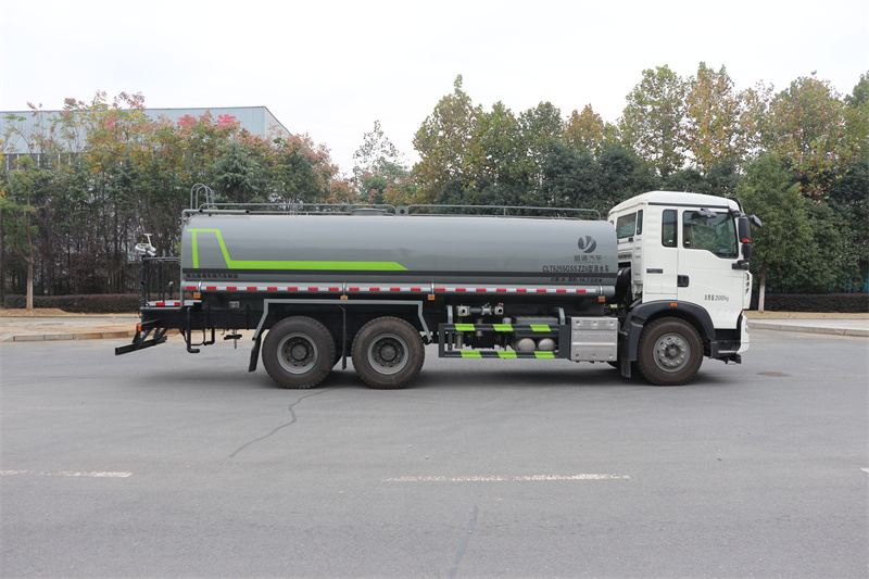 重汽豪沃20方洒水车