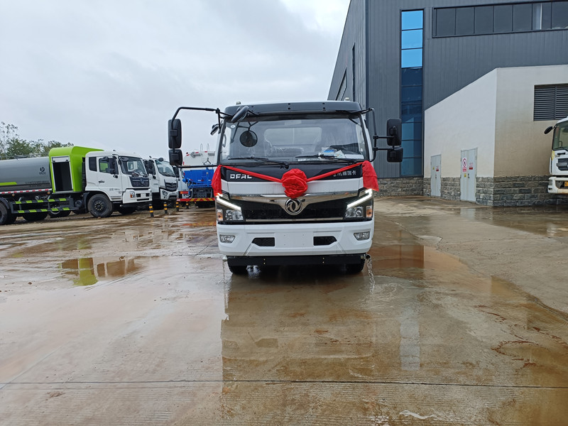 东风福瑞卡9.2方雾炮洒水车