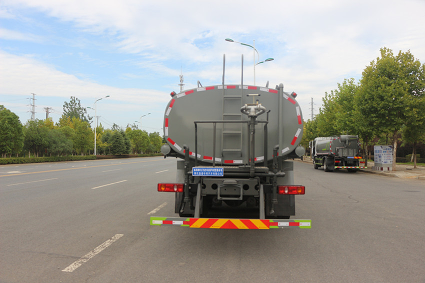 东风专底 19 方洒水车