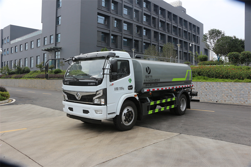 东风福瑞卡 8 方洒水车