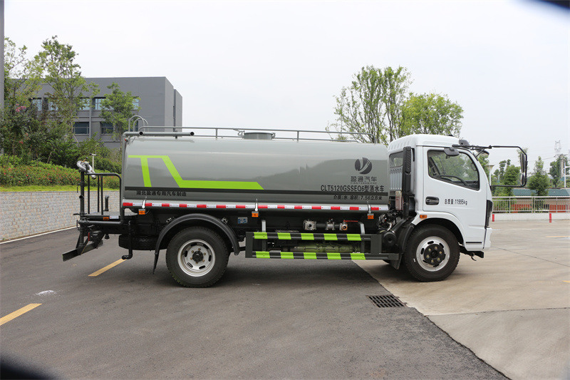 东风福瑞卡 8 方洒水车