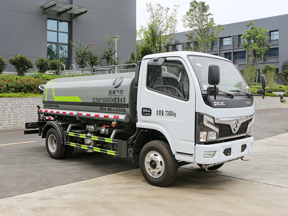 东风福瑞卡 5 方洒水车