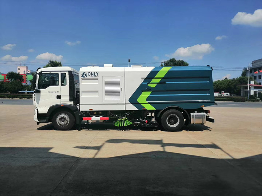 重汽豪沃洗扫车-重汽豪沃18吨洗扫车